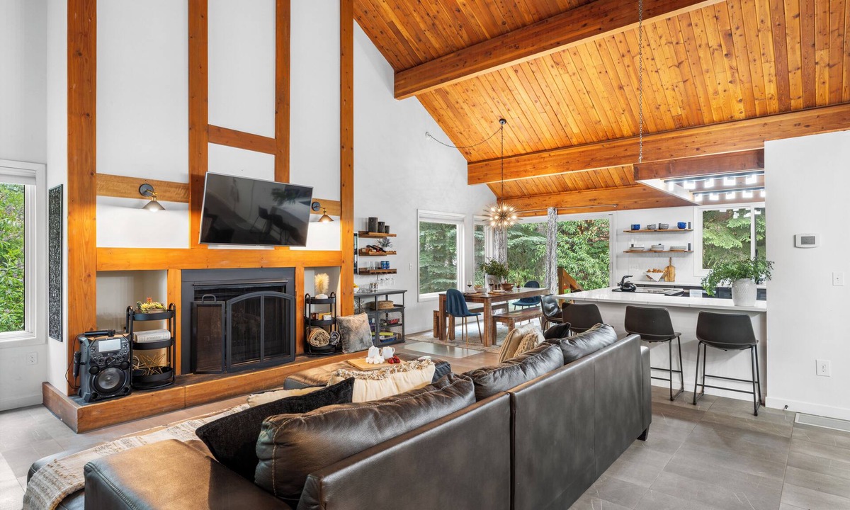 Vail Cabin | Vail Mountain Retreat Fireplace + Deck Near Slopes + Village | Maxwell