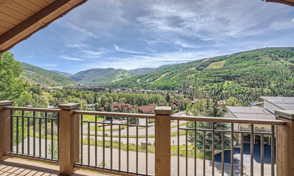 Vail House | Vails View House |4BR Luxe Stay w/Views Hosted by Alpine Co-Hosts Vail Valley