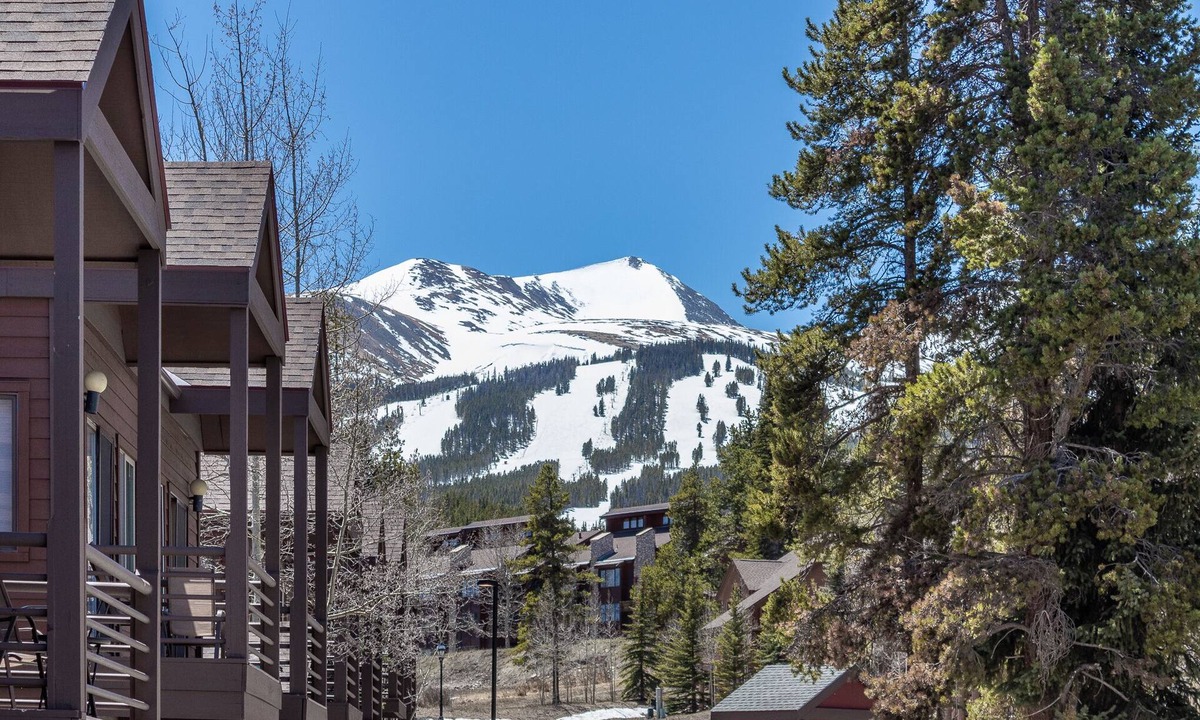 Four O'Clock Condo | Visit Breck on a budget. Ski in and Hot Tub.