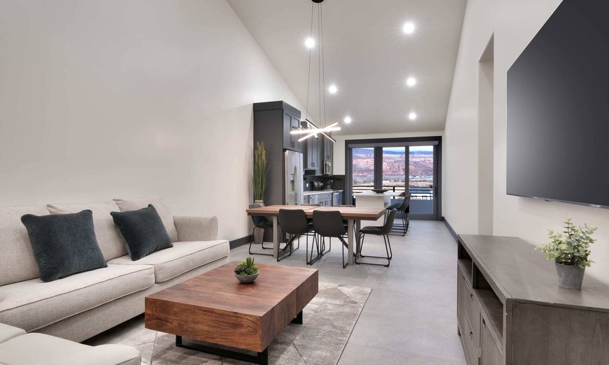 Moab South Valley Condo | Vizcaya #6 - Moab's Newest Luxury Rental (Hot Tub)