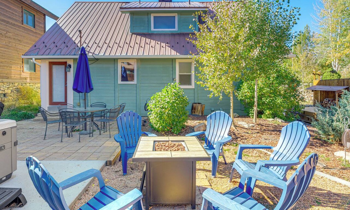 Grand Lake House | Walk to Grand Lake & Dtwn! Group Escape w/Hot Tub