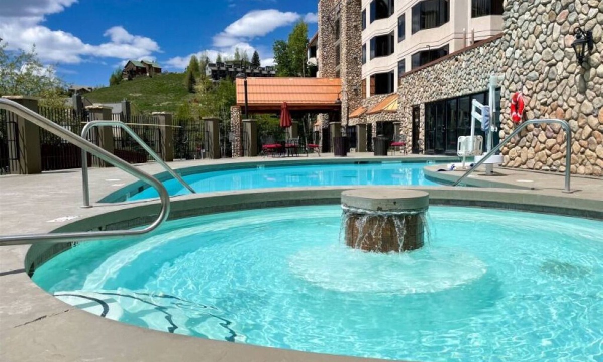 Mount Crested Butte Condo | Walk to lifts, Hot tub, King bed, Pet friendly, Heated pool, Free bus to town