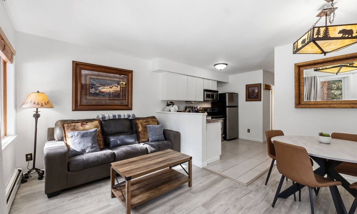 Four O'Clock Condo | Walk to Lifts & Main St | Pet-Friendly Cozy 1BR Retreat