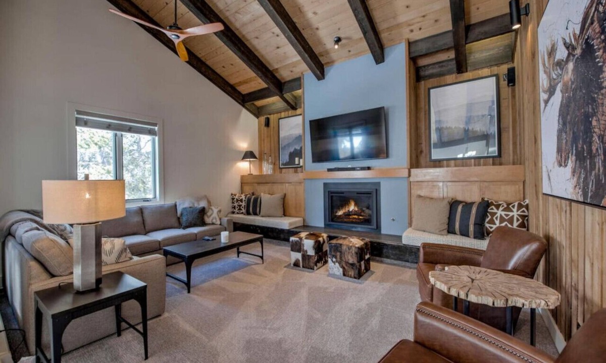 Warrior's Mark House | Walk to Slopes & Main St | Modern 1BR Condo w/Pool + Hot Tubs