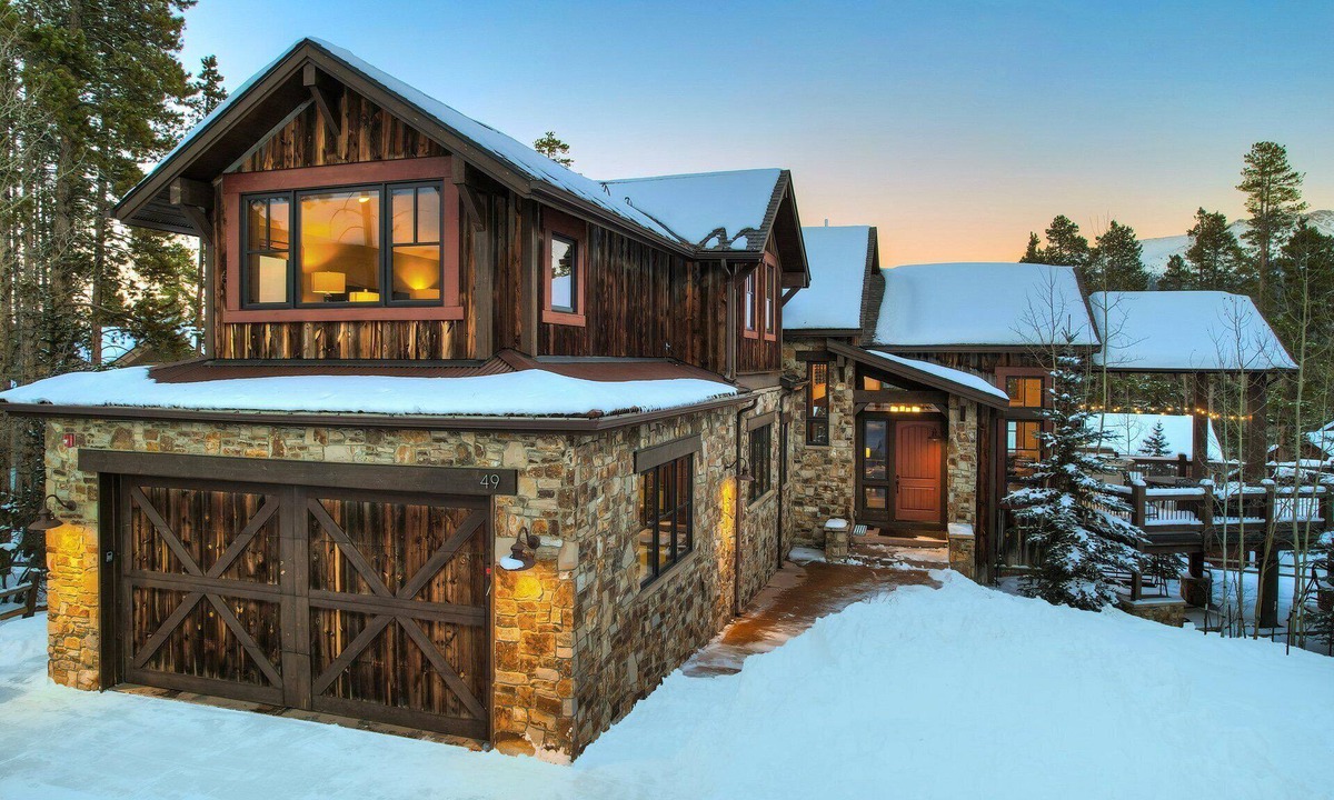 Warrior's Mark West House | Wandering Moose on Peak 10 | Epic Views, Hot Tub & LOCATION!