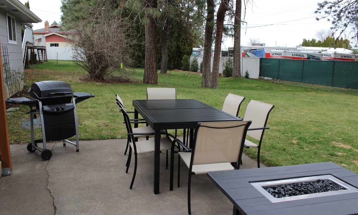 North Spokane House | Warm and Inviting 2 Bedroom 1 Bath in North Spokane