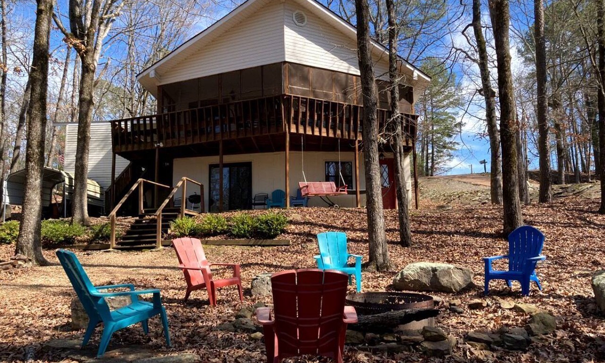 Fairfield Bay Cabin | Waterfront Cabin Ideal for Families and Outdoor Adventures in Arkansas