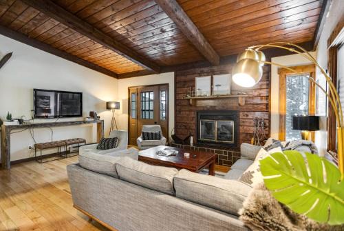Intermountain Apartment | West Vail Mountain Escape & Kinnikinnick Sunshine House