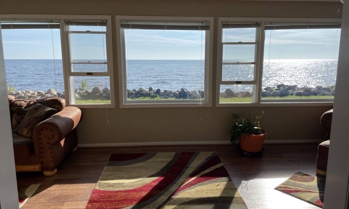Paradise House | Whitefish bayfront- beautiful inside and out