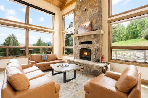 Wildernest House | Wildernest Lookout Lodge: Private Hot Tub, Eagles Nest Wildernest