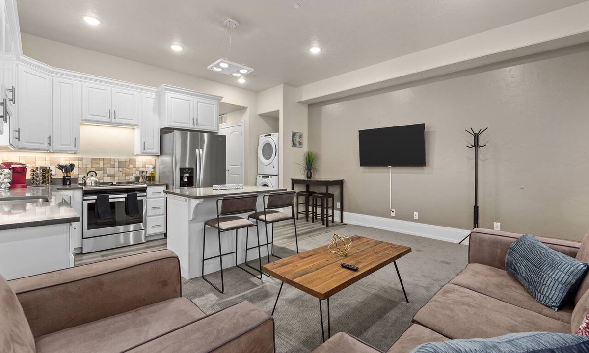 North Park Apartment | Work Here! King Bed, 400+ Mbps WiFi, BYU