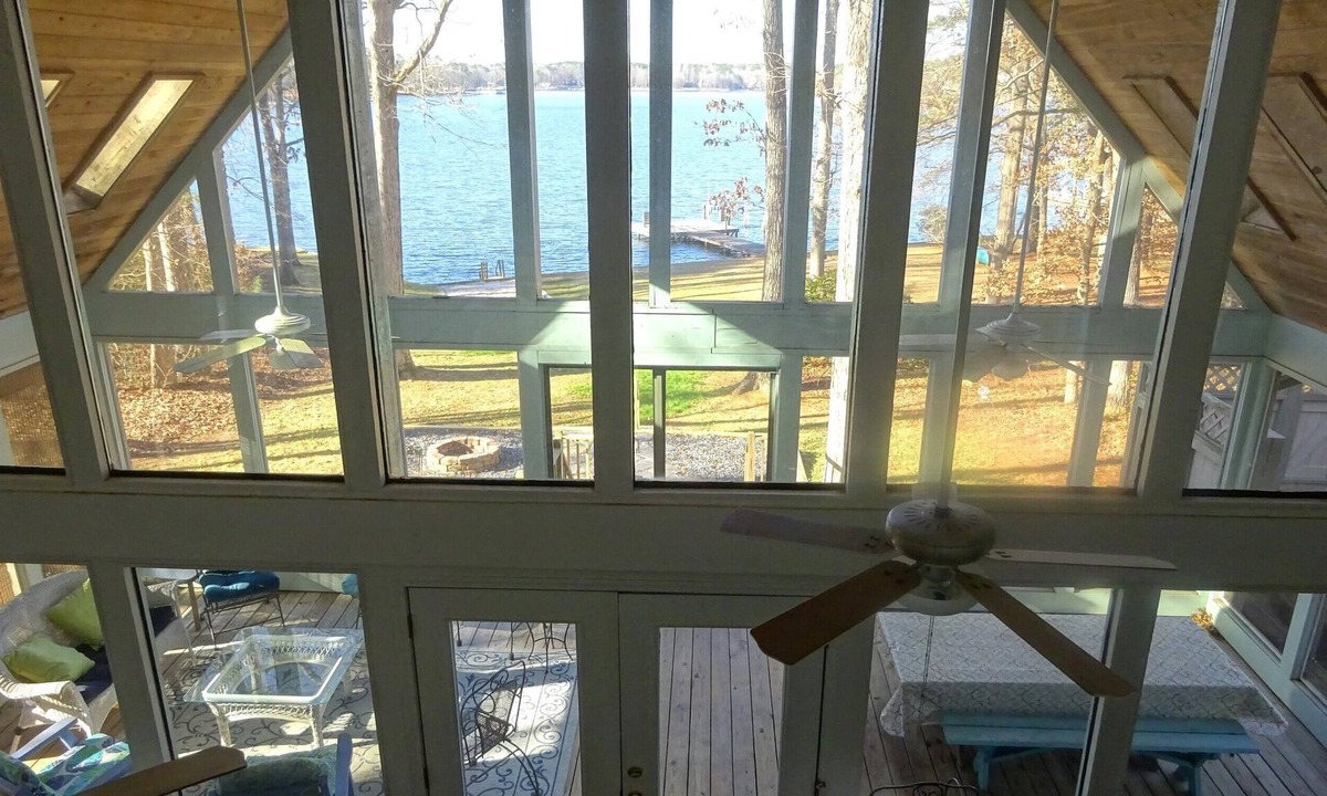 Eatonton House | WOW views on Lake Oconee! Private Dock! Hot-tub! Firepit! Canoe! PetsOK!