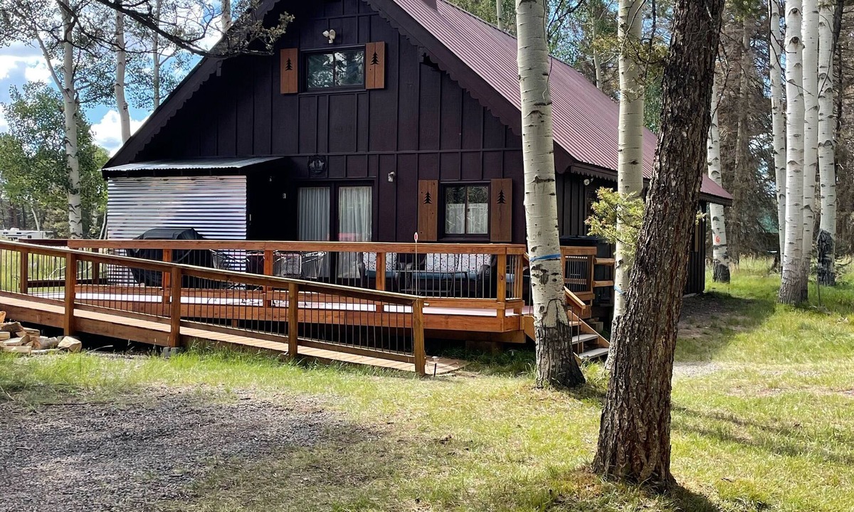 Cimarron Cabin | Year around peaceful adventure hideaway