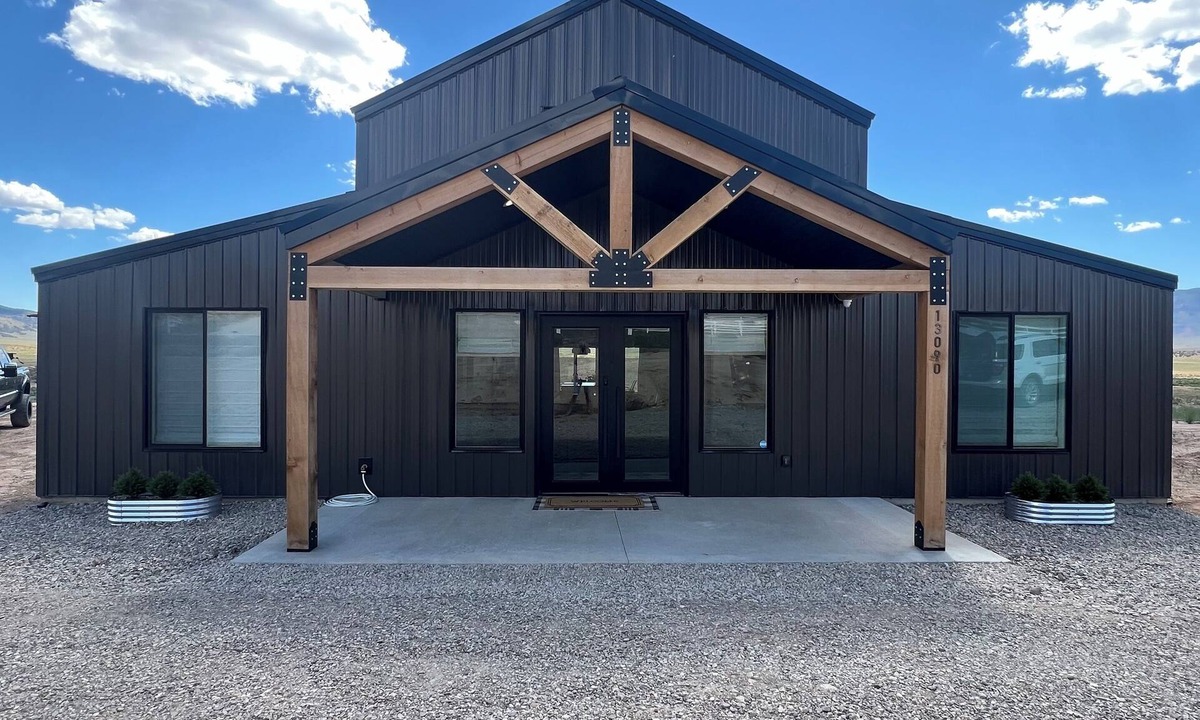 Utah House | Yuba Lake Barndominium Pickleball, Hot tub, Golf