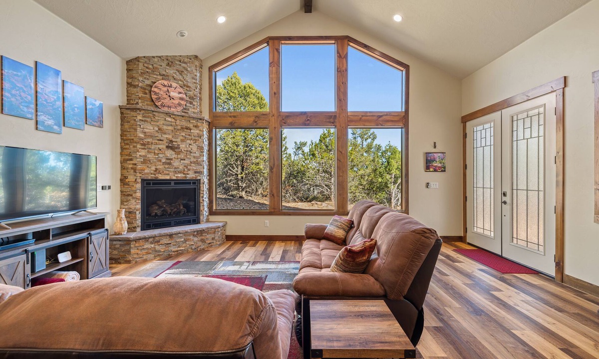 Zion National Park East Entrance House | Zion Cabin Retreat - Luxury with Nature Trails in Uncrowded East Zion. 3 kings