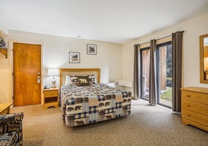 107 Deluxe Studio Queen, w/Sleeper sofa w/outdoor heated pool in Killington