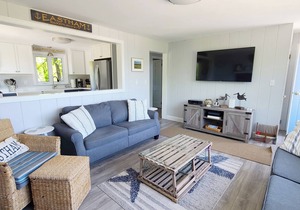 5BD Beach House-Across from Campground Beach, Bay Views, Central A/C & Deck in North Eastham