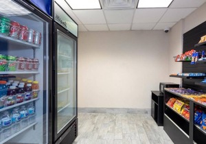 Capital City Escape! Free Parking, On-site Pool, Pet-Friendly!