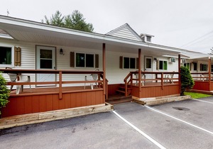 Charming and causal motel in a great location with shared resort amenities in Lincoln