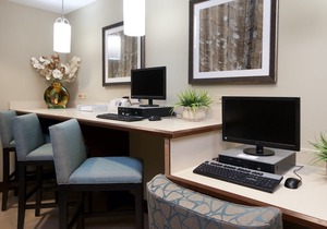 Free Breakfast Buffet + 20 Minutes from Niagara Falls! Pool & Hot Tub. in Amherst