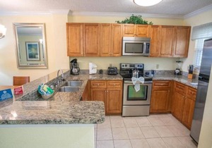 Friends and Family Getaway! Two Lovely 2BR Apartments, Pools, Parking, Shuttle in Orlando