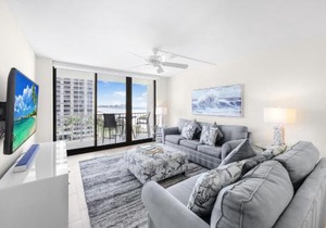 Inviting condo on beach with pool and tennis courts
