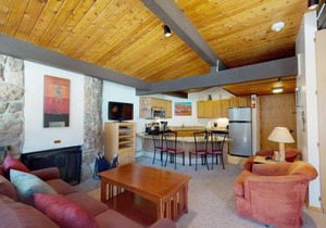 Laurelwood Condominiums 413