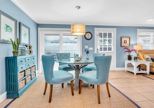 Luxury 2 BR / 2BA Cottage Style Condominium ~ Professionally Decorated in Naples