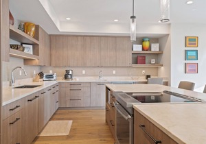 Mountain Modern 3BR A/C High-Floor Views & Stone Fireplace Luxury