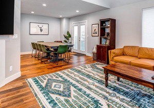Newly remodeled home w/ arge private hot tub, fireplace, & nearby park