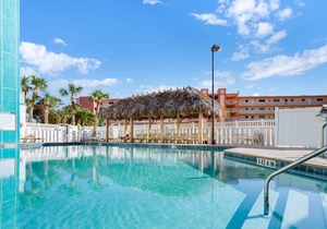 Ocean Front Condo - Excellent Location Next to Pier! Family Friendly in Cocoa Beach