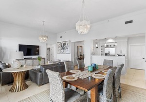 Professionally Decorated Gulf Front Unit in Watersound