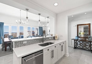 Professionally Decorated Gulf Front Unit in Watersound