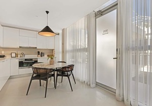 Roami at 250 Collins | Rooftop Pool | Next to Beach in Miami Beach