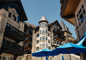 Scenic 1 Bedroom Condo for 4
