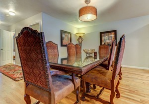 Spacious and sophisticated home w/ private hot tub - close to skiing