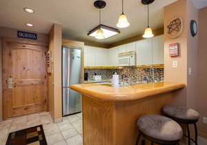 TR1208 | Quiet Location in Building | Winter Shuttle | 10 Hot Tubs