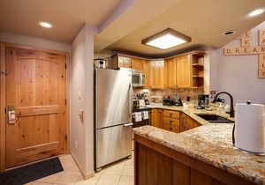TR1302 | Nicely Updated Condo | Ski Lockers | A/C | 10 Hot Tubs