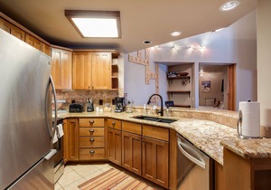 TR1302 | Nicely Updated Condo | Ski Lockers | A/C | 10 Hot Tubs