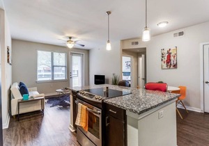 TWO Classy SoCo CozySuites w/ 2 Pools! in Austin