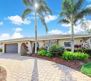Leeward Court 
