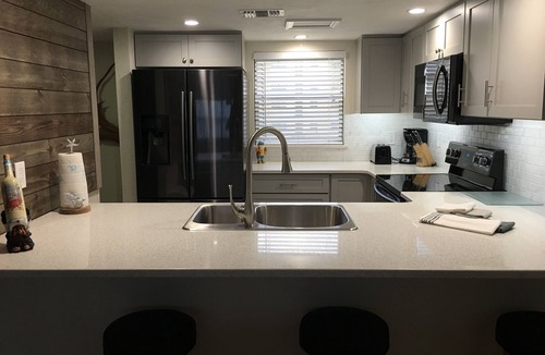 New Smyrna Beach Condo | 1 Bdrm.2026 Year-round time slots .great View & Reviews.on the no drive sand