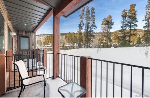 Lakeside Village Apartment | 1 bedroom apartment free electric charger Keystone