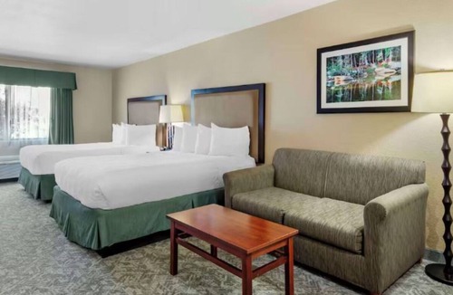 Eagle Hotel | 1 King +2 Queens Two-Floor Suite w/Free Breakfast| Shuttle to/from Vail Airport