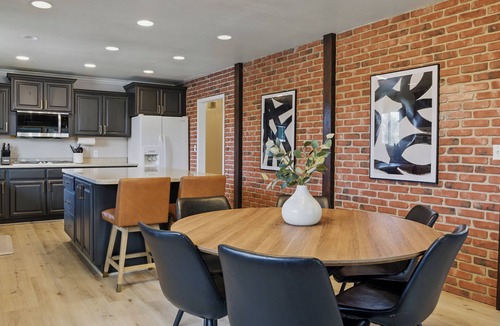 Northridge House | 1 min from Lindon Temple- Hot tub, Sleeps 16, Xbox, Poker, 6 Bed