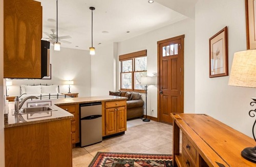 El Jebel House | 10-Acre Mid-Valley Retreat with Hot Tub, Game Room & Sopris Views