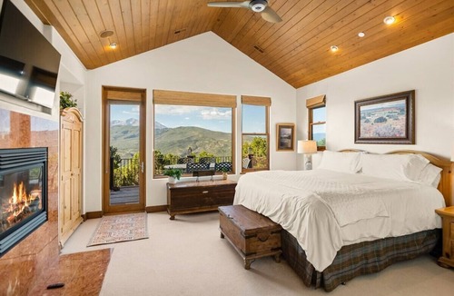 El Jebel House | 10-Acre Mid-Valley Retreat with Hot Tub, Game Room & Sopris Views