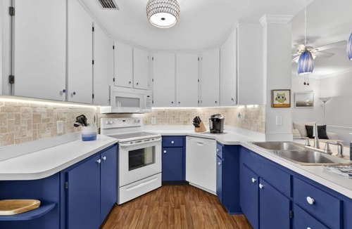 Mount Dora House | 10 min walk to DT! Fire Pit-Pet Friendly! A true DT retreat!