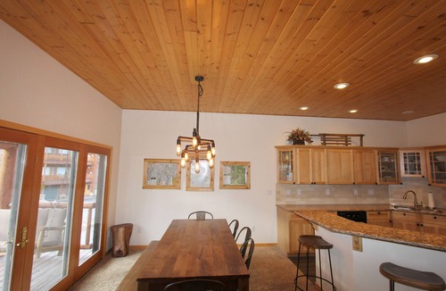 Old Town House | 104 Clover Lane Slopeside Village – NEWLY RENOVATED, Private Hot Tub