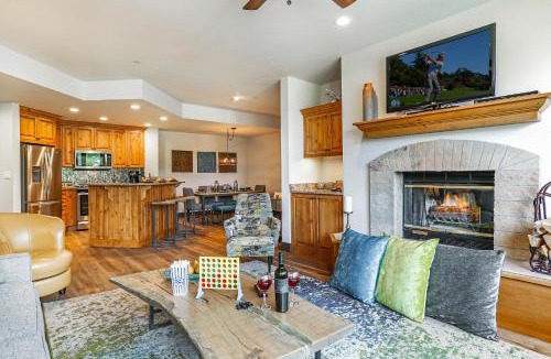 Highlands Townhomes House | 104 Highlands Westview
